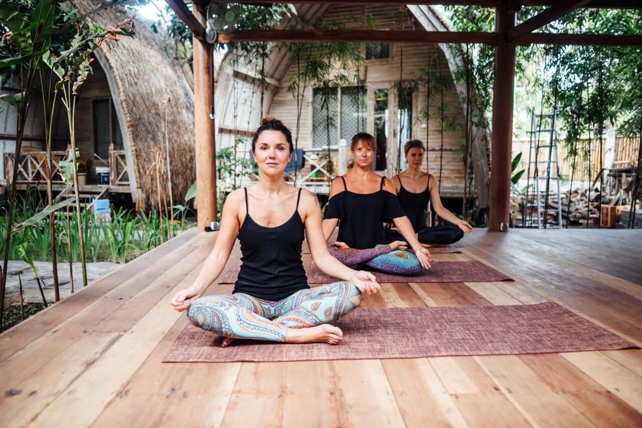 Flowers & Fire Yoga Garden 길리 아이르 외부 사진