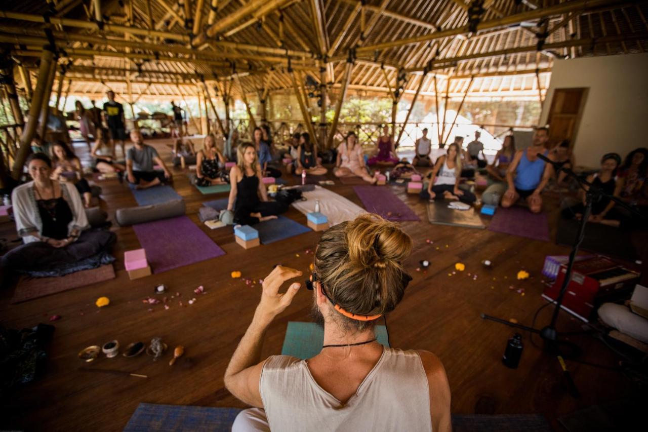 Flowers & Fire Yoga Garden 길리 아이르 외부 사진
