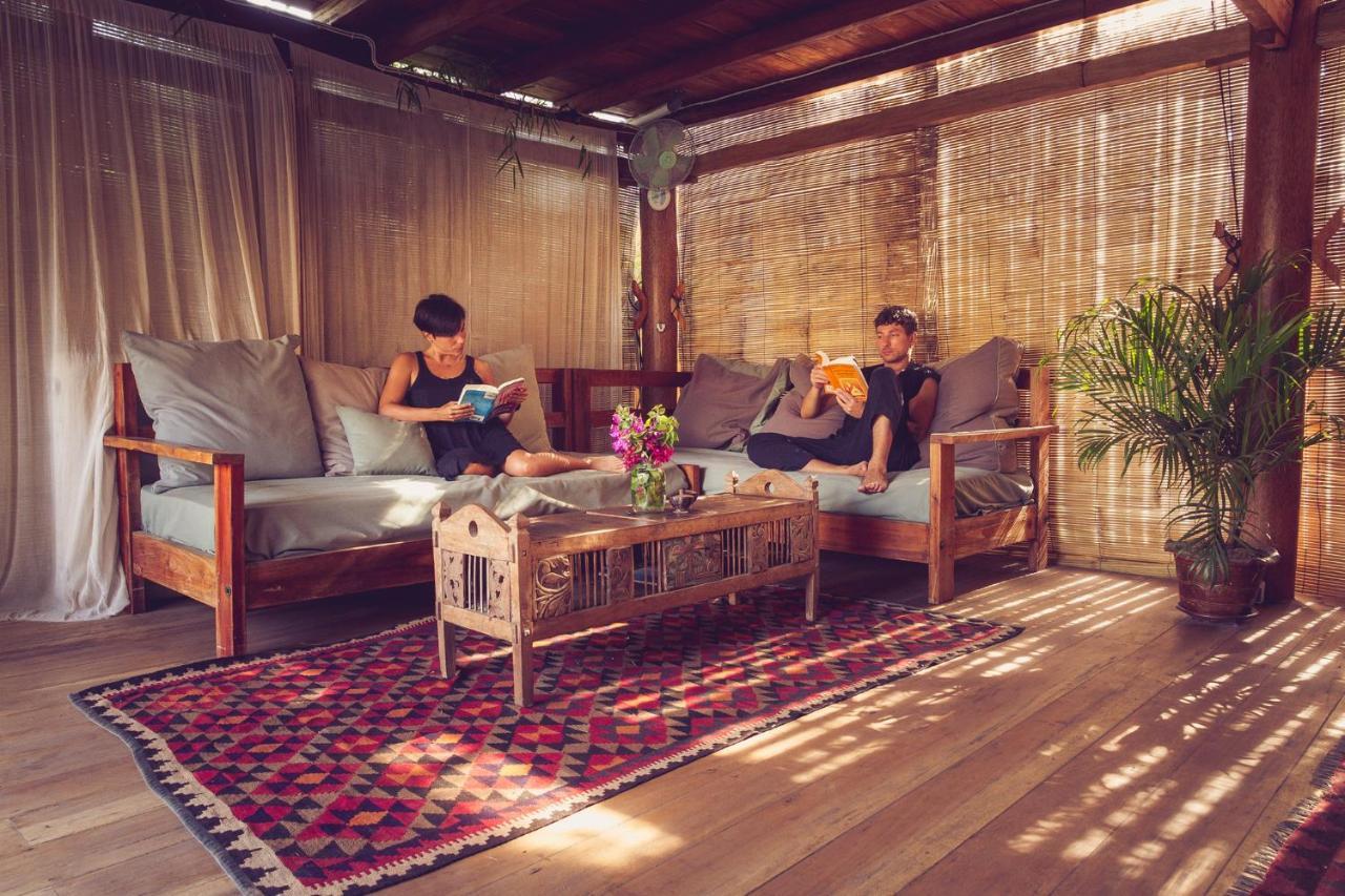 Flowers & Fire Yoga Garden 길리 아이르 외부 사진